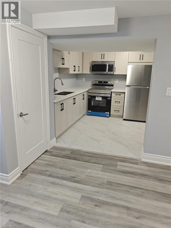 Building Photo - 28 Crossmore Cres