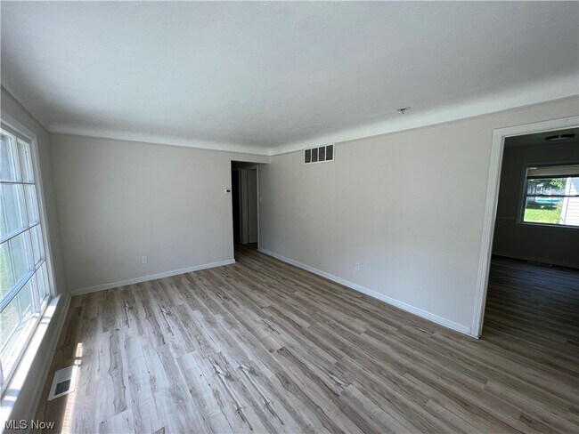 Foto del edificio - 3868 E 189th St