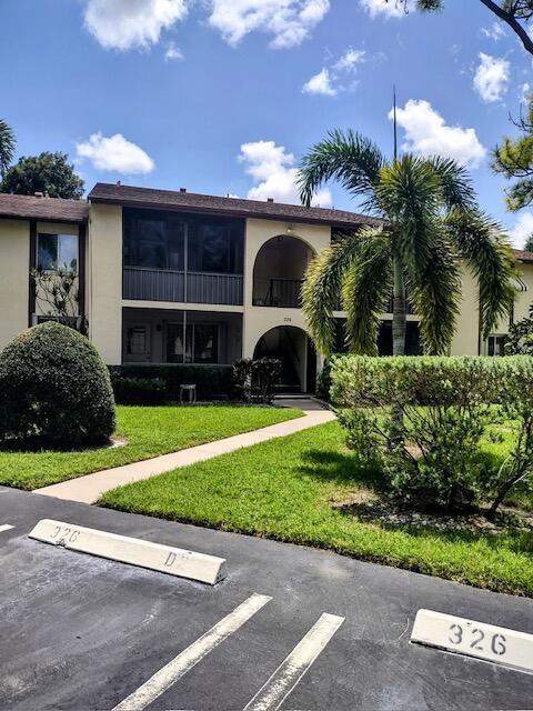 Foto del edificio - 326 Knotty Pine Cir