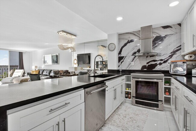 Foto del edificio - 1609 N Riverside Dr