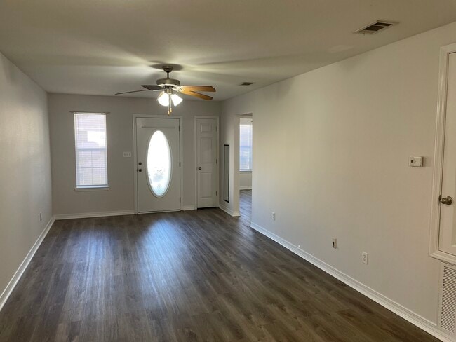 Foto del edificio - 5476 Quail Creek Cir