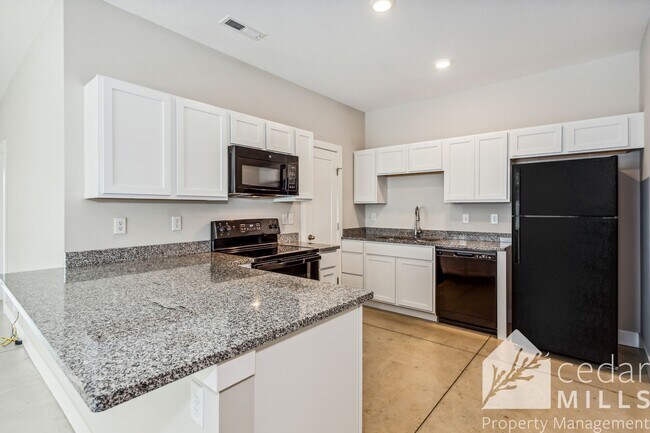Foto del edificio - New Construction Across from McConnell! De...