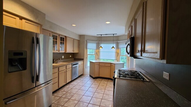 Building Photo - 321 Spring Point Dr