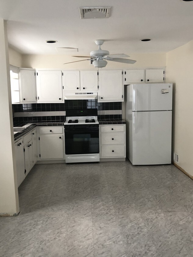 cocina - 476 Rathbun Ave