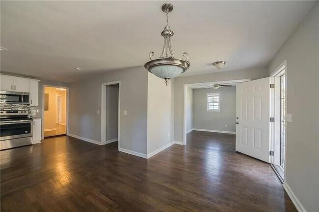 Foto del edificio - Stylish 4-Bed Home Near Downtown Atlanta –...