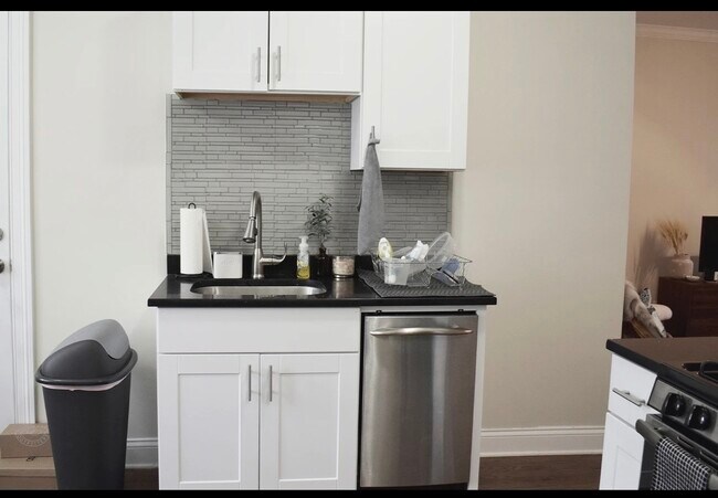 Foto del edificio - 3819 N Greenview Ave