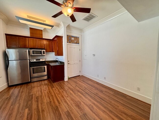 Building Photo - 1125fst
