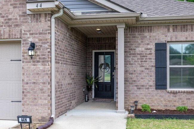 Building Photo - 44 N Payson Cv