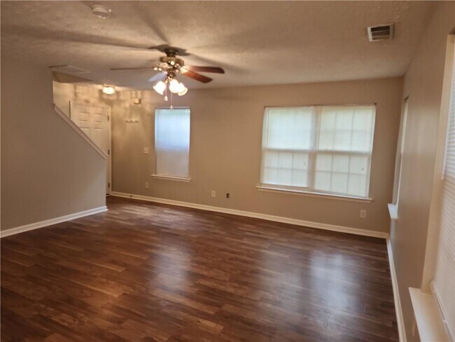 Foto del edificio - 229 Osmanthus Way