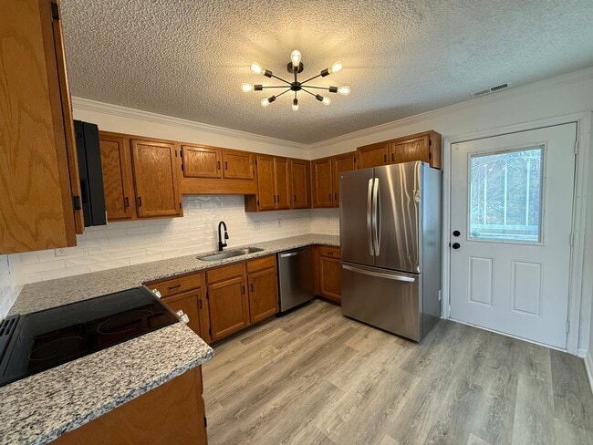 Building Photo - Newly Renovated Townhome 2 Bedroom - 2.5 Bathrooms