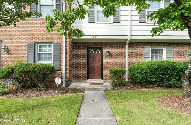 Building Photo - 4905 Pompano Ct