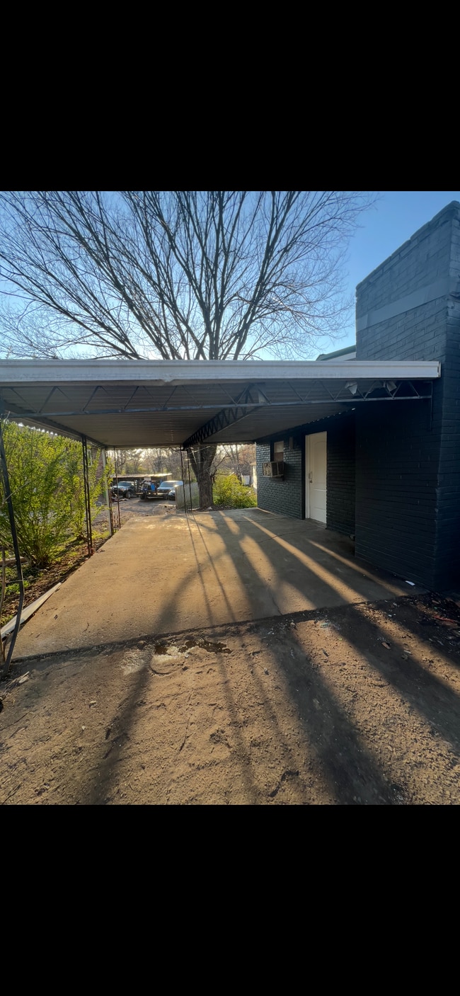 Building Photo - 699 Perry Dr
