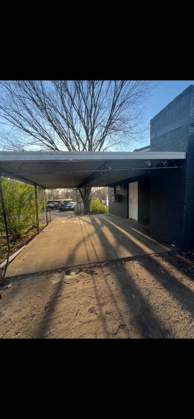 Foto del edificio - 699 Perry Dr