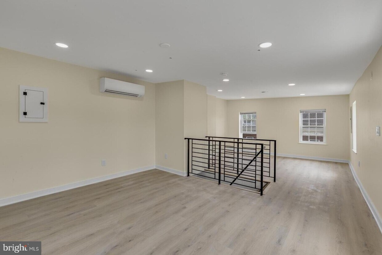 2723 E Huntingdon St Unit 3, Philadelphia, PA 19125 Room for Rent in