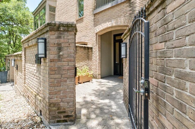 Foto del edificio - 3718 Bridle Path