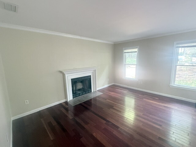 Building Photo - Spacious Cape in Woodlake Available Immediately