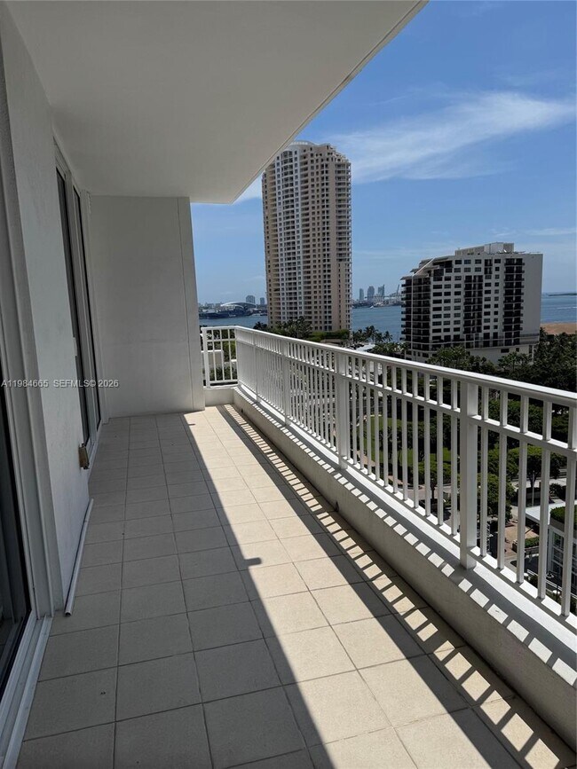 Foto del edificio - 801 Brickell Key Blvd