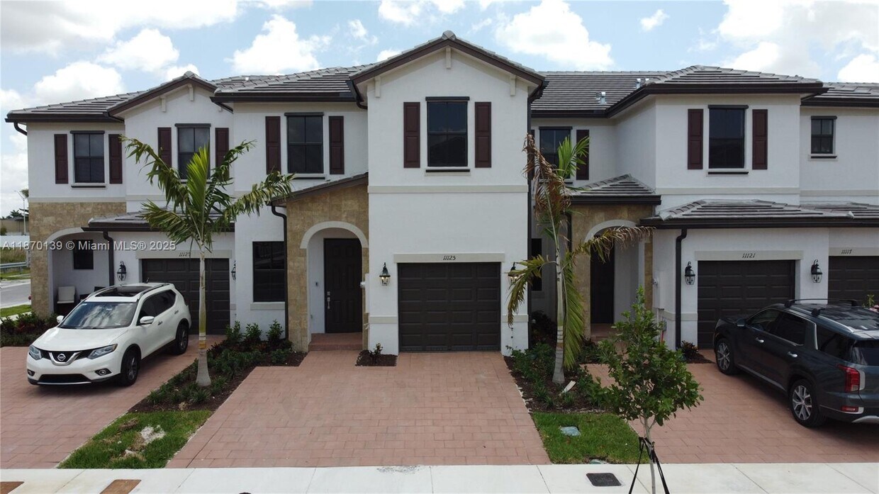 Foto principal - 11125 West 33rd Ct