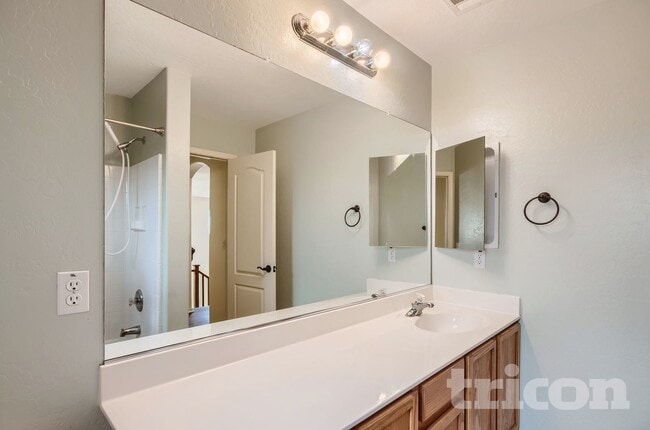 Building Photo - 21116 Alma Dr