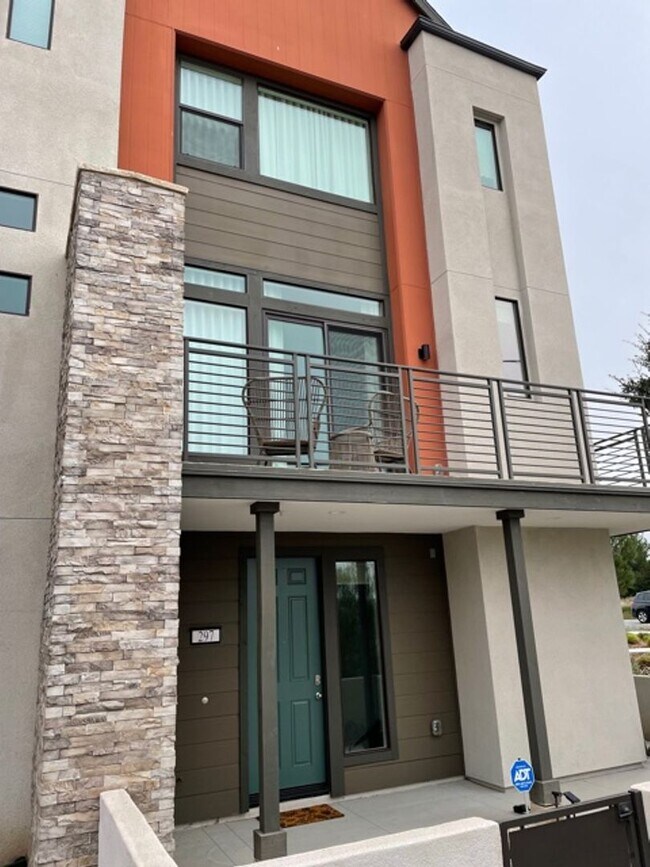 Building Photo - 3 story Home in Irvine