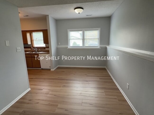 Foto del edificio - 703 11th Ave NW