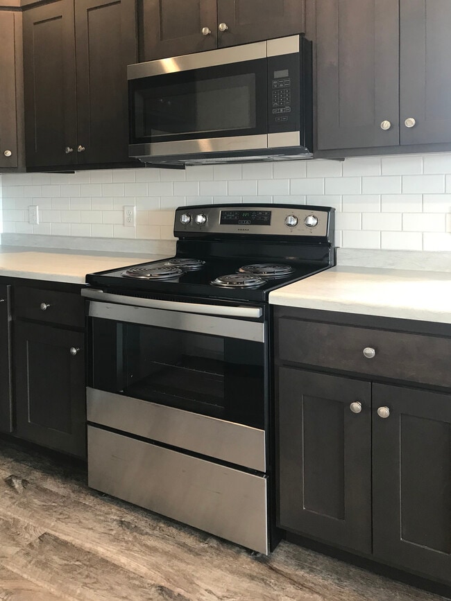 Stove - 2001 Kemp Pl E