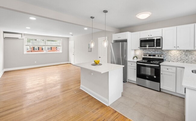 Interior Photo - Paoli Court