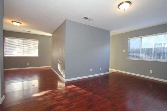 Building Photo - Beautiful 3 bed, 2 bath, 2 car garage home...