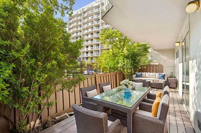 Building Photo - 1077 River Rd