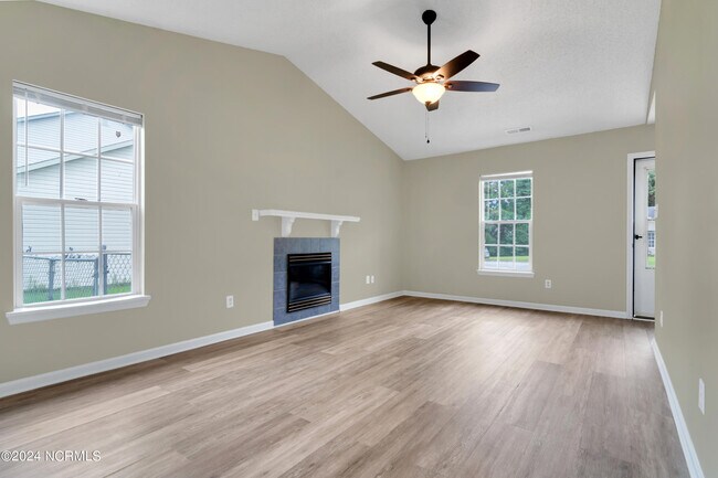 Building Photo - 1147 Pueblo Dr