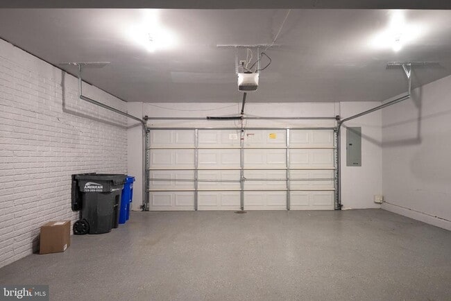 Building Photo - 2321 Merseyside Dr