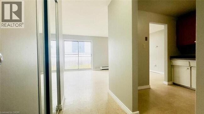 Building Photo - 76 Brybeck Crescent