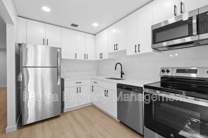 Foto principal - 800 Tropic Blvd
