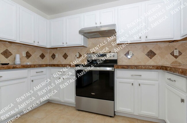 Building Photo - 2076 Silver Grass Pl