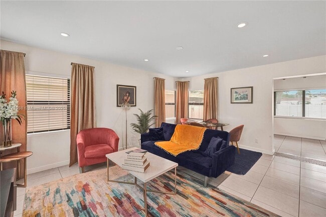 Foto del edificio - 1704 Rodman St