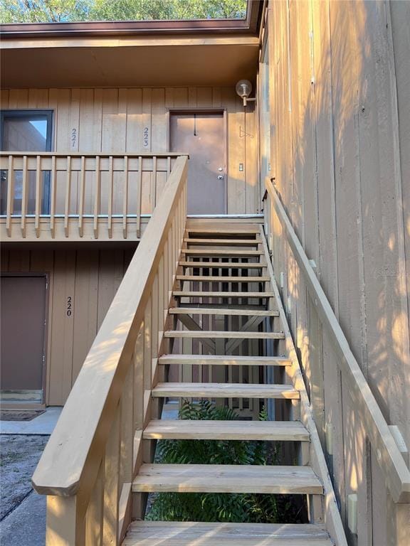 Foto del edificio - 223 Crown Oaks Way