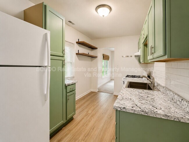 Foto del edificio - 8400 Greenwood Rd