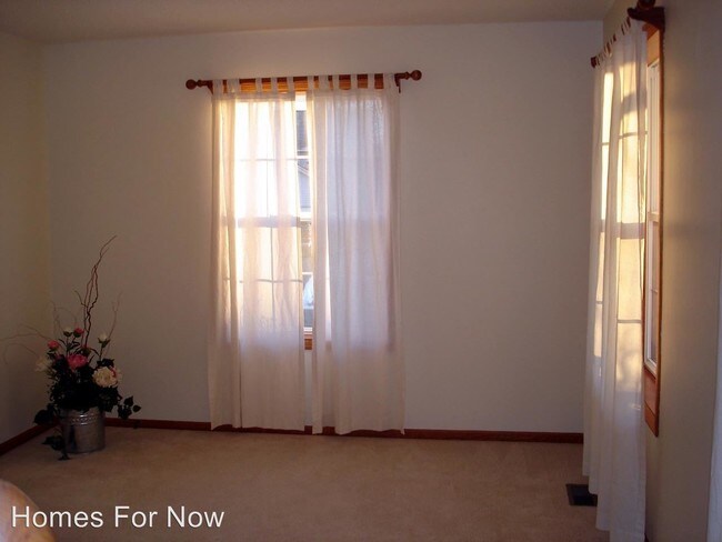 Building Photo - 3661 Sunbury Dr