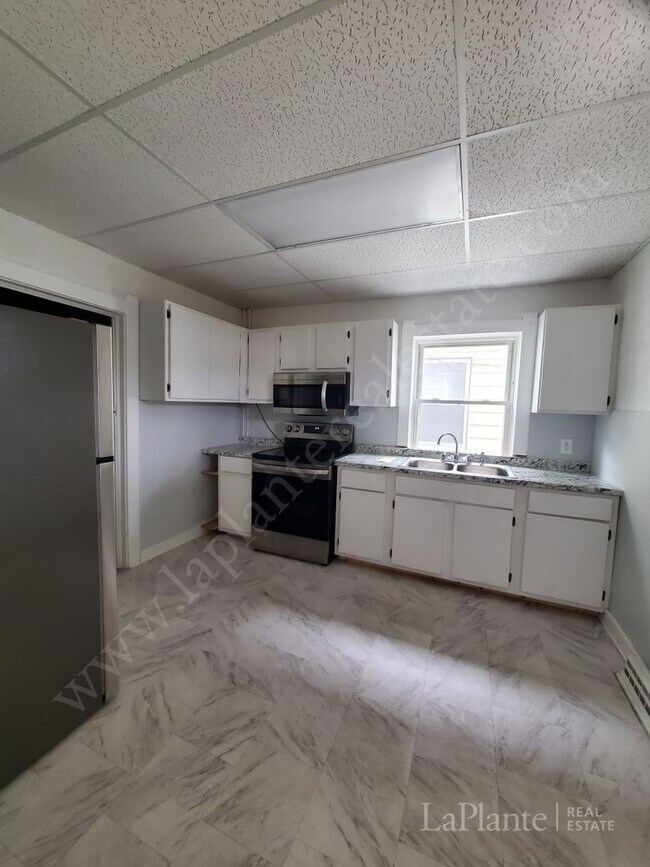 Building Photo - Spacious 2 Bedroom Home for Rent