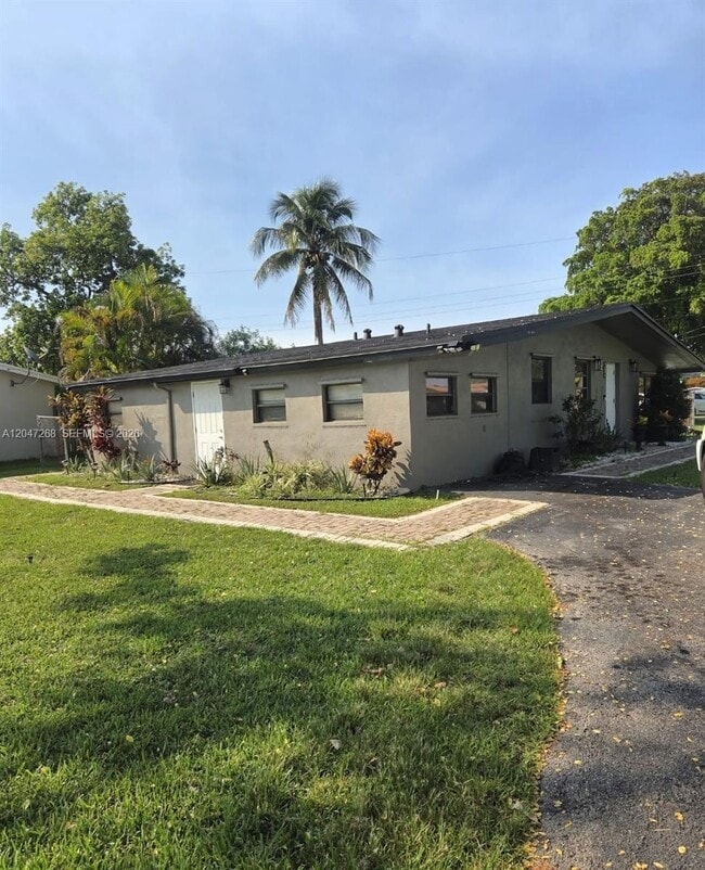 Building Photo - 6118 Royal Palm Blvd
