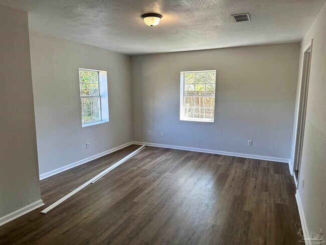 Building Photo - 1412 N 49th Ave