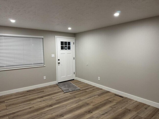 Foto del edificio - 1154 E 5th St