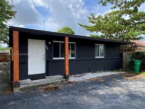 Building Photo - 6132 SW 39th St