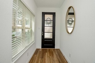 Building Photo - 11021 Mikula Dr