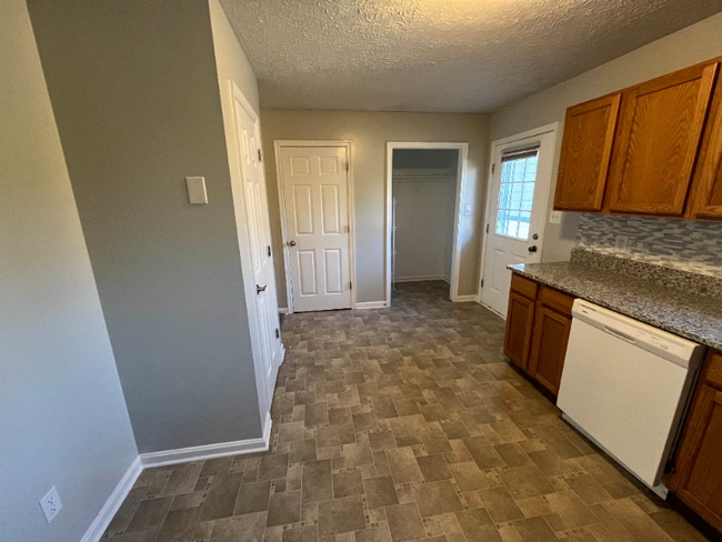 Building Photo - 225 Sherando Cir