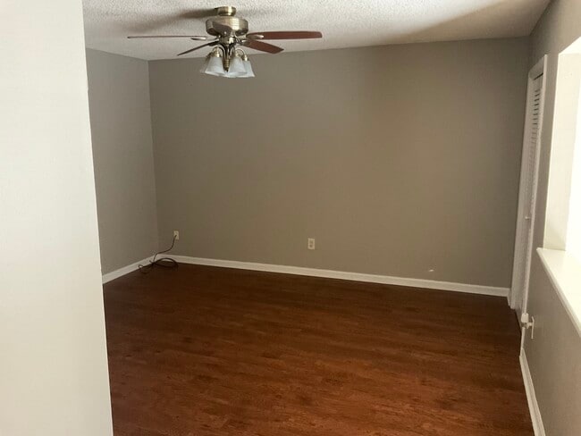 Building Photo - 107 Coulee Dr