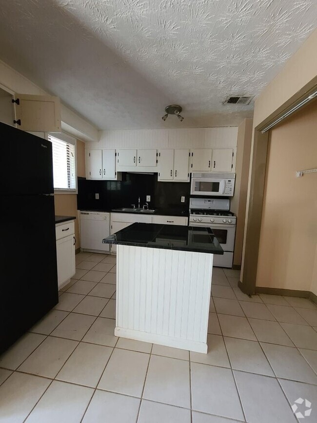 Building Photo - 1069 Sparrow Ct