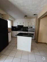Building Photo - 1069 Sparrow Ct