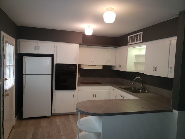 Nice 2 bedroom on Campus. - Nice 2 bedroom on Campus. House