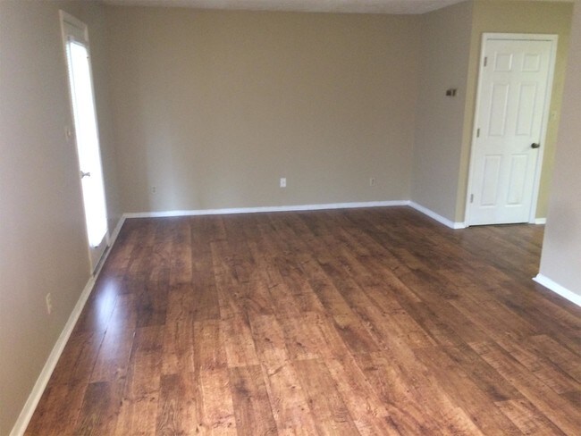 Building Photo - 1665 Foxhaven Dr